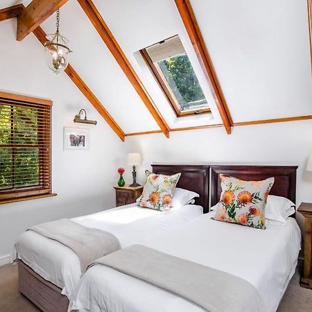 Roosenwijn Guesthouse Стелленбос Экстерьер фото