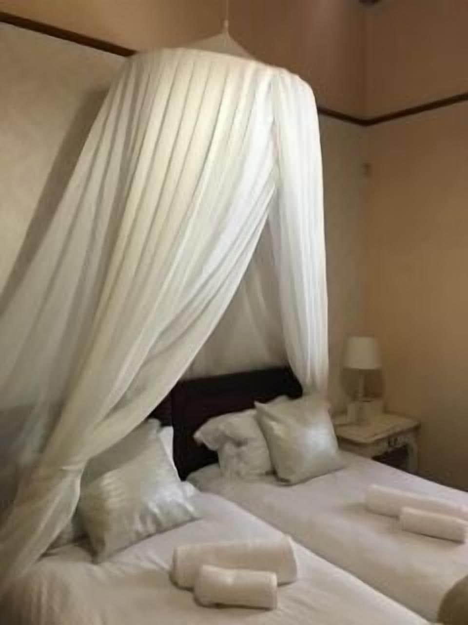 Roosenwijn Guesthouse Стелленбос Экстерьер фото