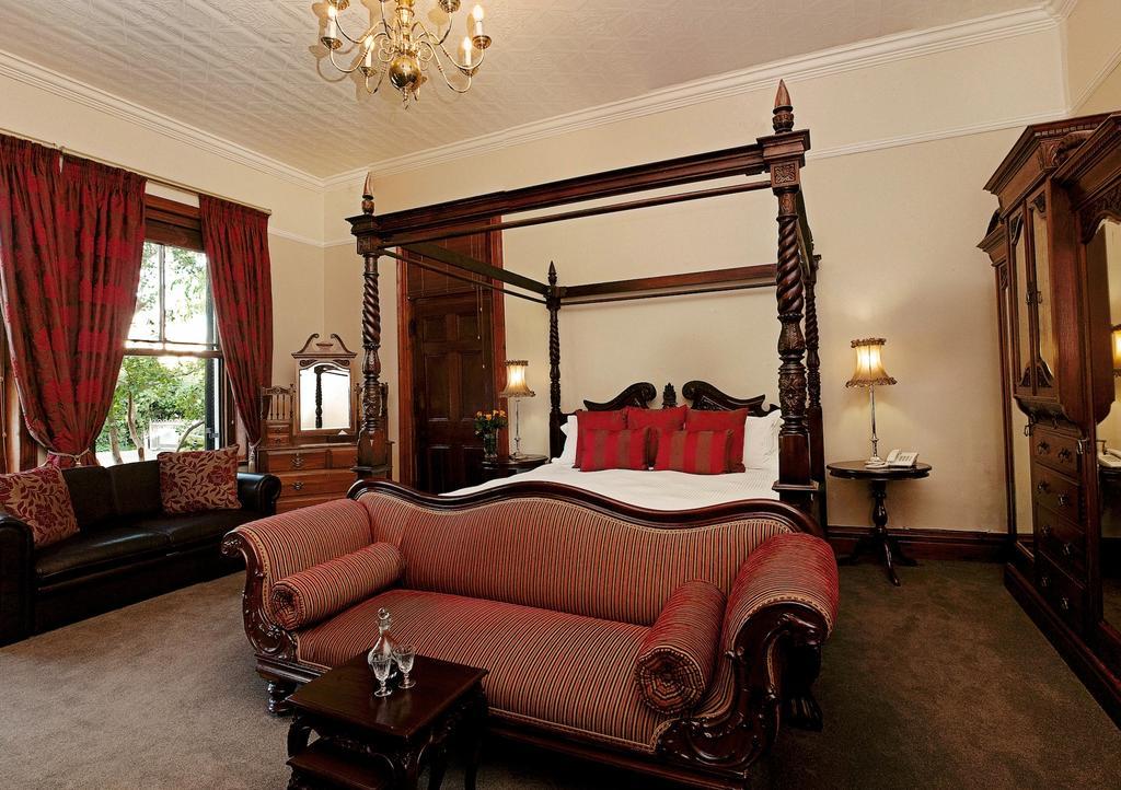 Roosenwijn Guesthouse Стелленбос Экстерьер фото