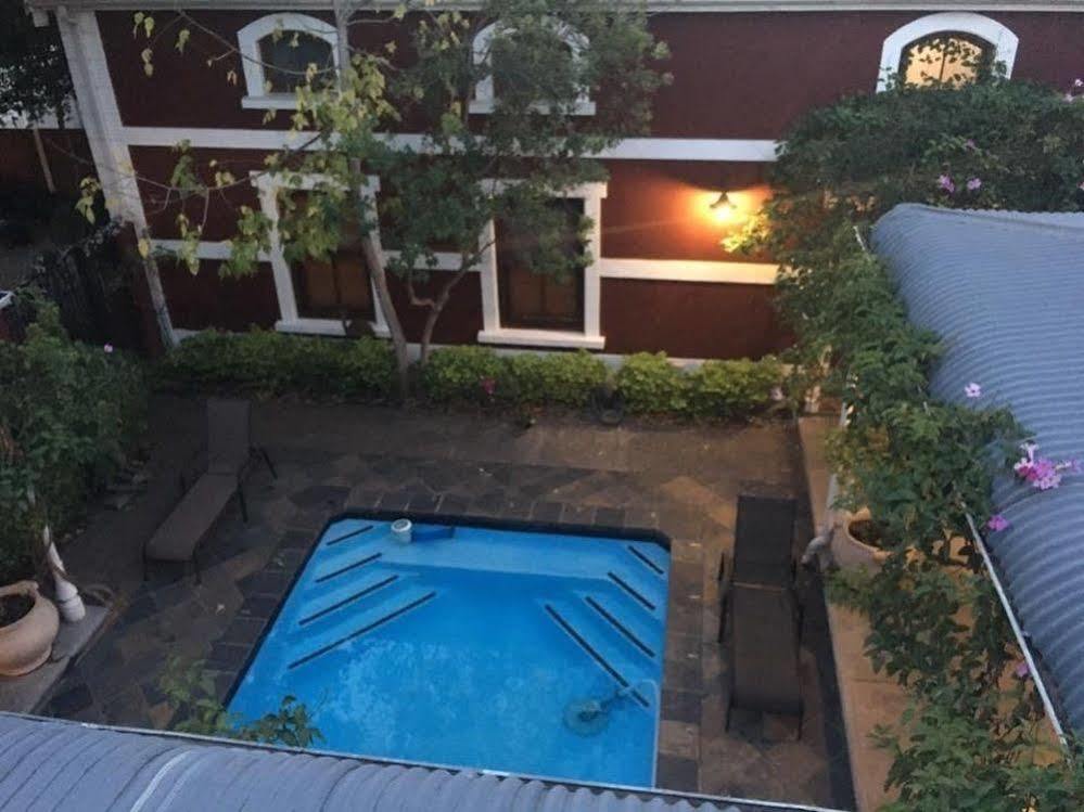 Roosenwijn Guesthouse Стелленбос Экстерьер фото