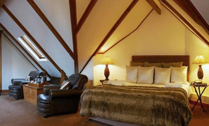 Roosenwijn Guesthouse Стелленбос Экстерьер фото