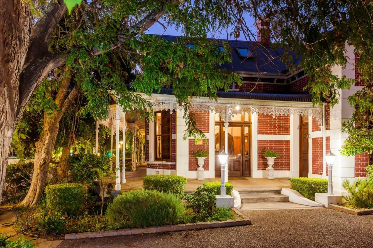 Roosenwijn Guesthouse Стелленбос Экстерьер фото