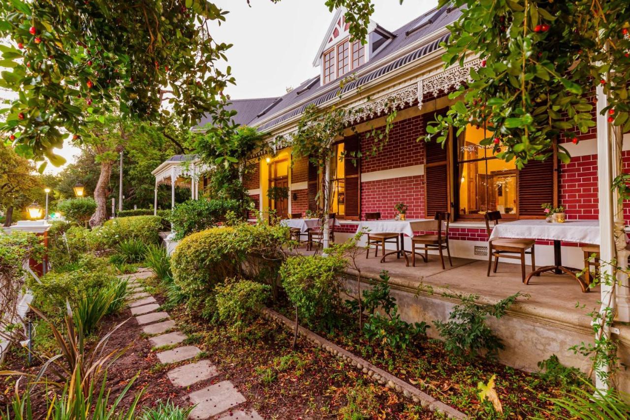 Roosenwijn Guesthouse Стелленбос Экстерьер фото