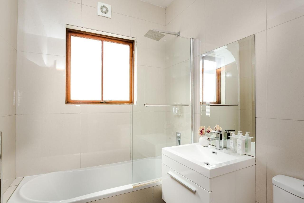 Roosenwijn Guesthouse Стелленбос Экстерьер фото