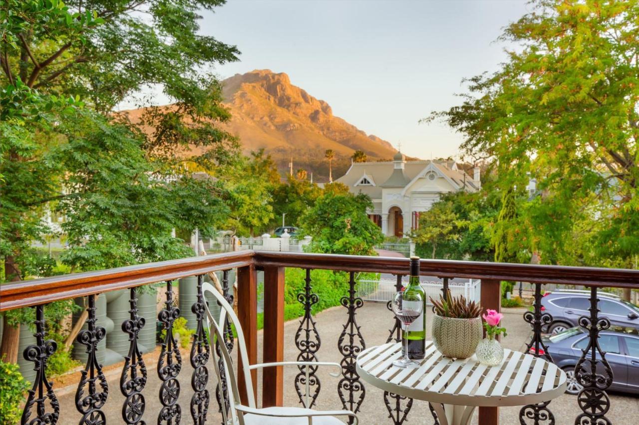 Roosenwijn Guesthouse Стелленбос Экстерьер фото